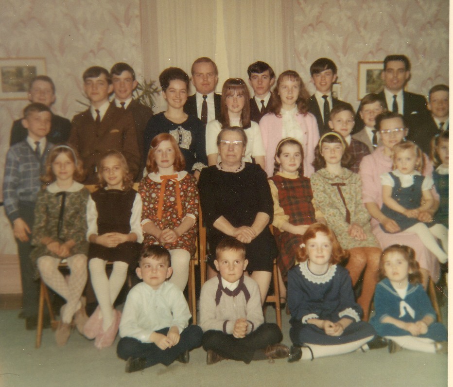 pictures/CECILIA & WILLIAM HUTCHISON/Groups/1.2 Hutchison Grandchildren.jpg